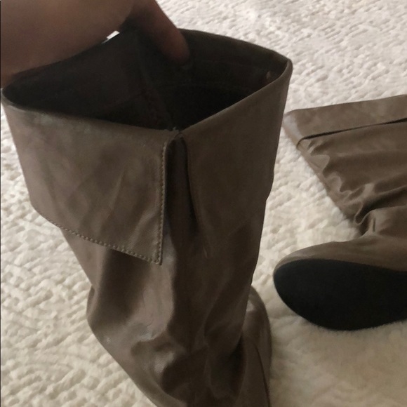 Tan tall boots - Picture 3 of 7